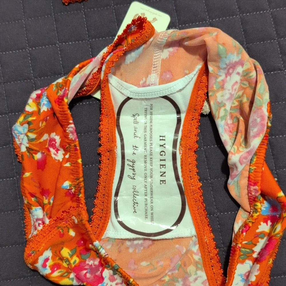 Spell Revolver Intimates Set - Picture 3 of 4